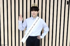 BTS Official on Weverse: "왜요? 우리가 빌보드 1위 가수 방탄소년단처럼 보이나요? 🕶" [2020.09.17] #1