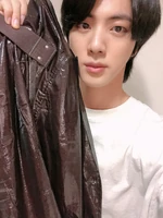 Jin on Twitter: "아미없이 활동하니까 심심하네요ㅠㅠ 그래도 아미 덕분에 일위했어요 감사합니다 하트 이건 오늘 입은 의상!" [2020.03.01]