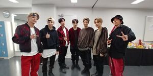 BTS Official on Twitter (Japan): "#BTS 8thシングル「MIC Drop/DNA/Crystal Snow」FC限定Release Special Eventにお越しいただき、ありがとう本当にございます！今日も会えて嬉しかったです💕 #防弾少年団 #あほんご" [2017.12.13] #1