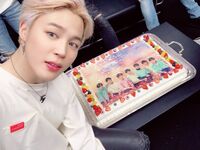 Jimin on Twitter: "😁🎵✌️ #JIMIN" [2019.02.18]