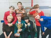 BTS Official on Twitter: "[#오늘의방탄] #방탄소년단 이 쇼챔 컴백과 함께 #피땀눈물 첫 1위를 했습니다! 모든 영광을 아미들에게 ✨(ू˃̣̣̣̣̣̣︿˂̣̣̣̣̣̣ ू) #땡큐마니마니" [2016.10.19]