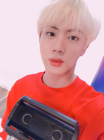 Jin on Twitter: "오늘의 MC이자 DJ" [2018.08.29]