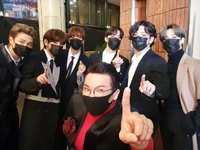 MC Ding Dong on Instagram: "딩동형! 오늘은 딩동안해요? 언제 만나도 잊지않고... 딩동포즈 해줘서 고마워! 우리 또 만나자~ 우리모두 마스크를 잘씁시다! 함께해요 딩동~ #mcdingdong#mc딩동#엠씨딩동 #딩동#MC#딩동해피컴퍼니 #딩동해피컴퍼니대표#행사의신 #행사계의유재석#사전mc계의유재석 #행사mc#사전mc #mc섭외#mc섭외1순위 #kbs#kbs가요대축제 #2020kbs가요대축제 #레드카펫#레드카펫mc #딩동kbs가요대축제 #딩동bts#bts#방탄소년단 #딩동방탄소년단 #딩동포즈#코로나야물러가라 #Ding dong call me on my phone #함께해요딩동 #역시진행은mc딩동 #요즘잘나가는mc딩동" [2020.12.18] #1