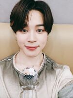 Jimin on Twitter: "오늘도 여러분의 소중한 응원 덕분에 1위를 했습니다 우리 아미들 다 고마워요 그리고 오늘 공개되었던 진이형 노래도 좋았는데 엠씨도 증말 잘했어여 고생했다!! #JIMIN #JIN #찐" [2018.06.08]