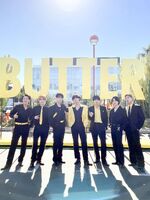 BTS Official on Twitter: "[#오늘의방탄] [특종] #방탄소년단 이 길거리에 깜짝 출연?! ————🚦————🚦 🕺🕺🕺🕺🕺🕺🕺 ================== 🚗🚕🚙🚌🚎 💜 A R M Y 💜 🚘🚍🚖🚘🚔 ================== #BTS #BTSCrosswalk #LateLateShow" [2021.12.17] #1