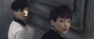 Boy In Luv MV (25)