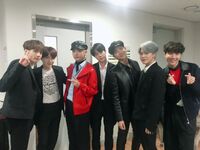 BTS Official on Twitter: "[#오늘의방탄] 아미들 덕분에 오늘도 #방탄소년단 은 인기 많은 가수! 2018 AAA (Army Army Army) 에 함께 해주신 아미들 고마워요!💜 #상탄소년단 #🏆🏆🏆🏆🏆" [2018.11.28] #1