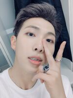 RM on Twitter: "2주간 너무너무 행복했습니다 !! 덕분이에요 🥰🥰 코마워용" [2019.04.28] #2