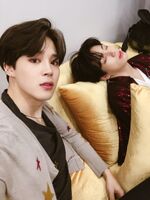 Jimin on Twitter: "#JIMIN 🤗✌️" [2018.05.15] #1