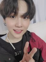 Suga on Weverse: "신난다아" [2020.10.11]