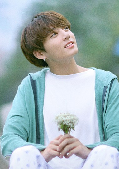 BTS J-Hope Shares Eye-Catching Photos of Him on SNS