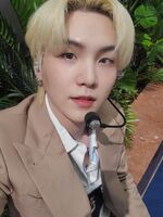 Suga on Twitter: "덥다 더워" [2021.07.19]