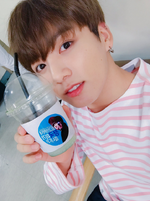 Jungkook on Twitter: "생일 축하해요 아미🙏🏻🎂" [2017.06.13]