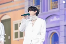 V with his green mic (2021)