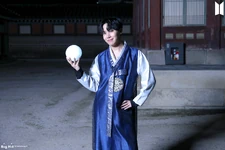 Big Hit Entertainment on Naver: "[BTS] '달님.. 제 소원은요..!' 방탄소년단의 추석 맞이 소원 빌기!" [2020.09.29] #1