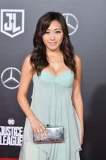 Karen Fukuhara (Kimiko Miyashiro)