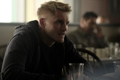 Тоби хемингуэй. Тоби хемингуэй сделка с дьяволом. Тоби хемингуэй фильмы. Тоби хемингуэй сделка с дьяволом. Тоби хемингуэй 2019.