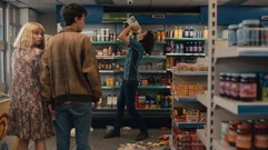 Frodo beim trinken der Milch