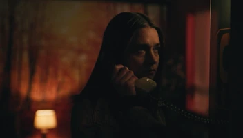 The end of the fucking world S1 E2 Alyssa Telefon Hotel.png (868 KB)