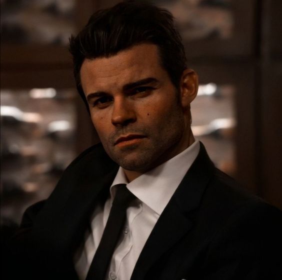 Elijah Mikaelson, Friends wiki