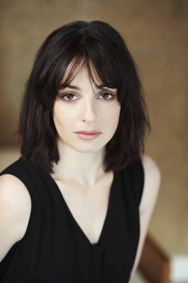 https://static.wikia.nocookie.net/the-fall-bbc/images/7/79/Laura-donnelly.jpg/revision/latest?cb=20150109091524