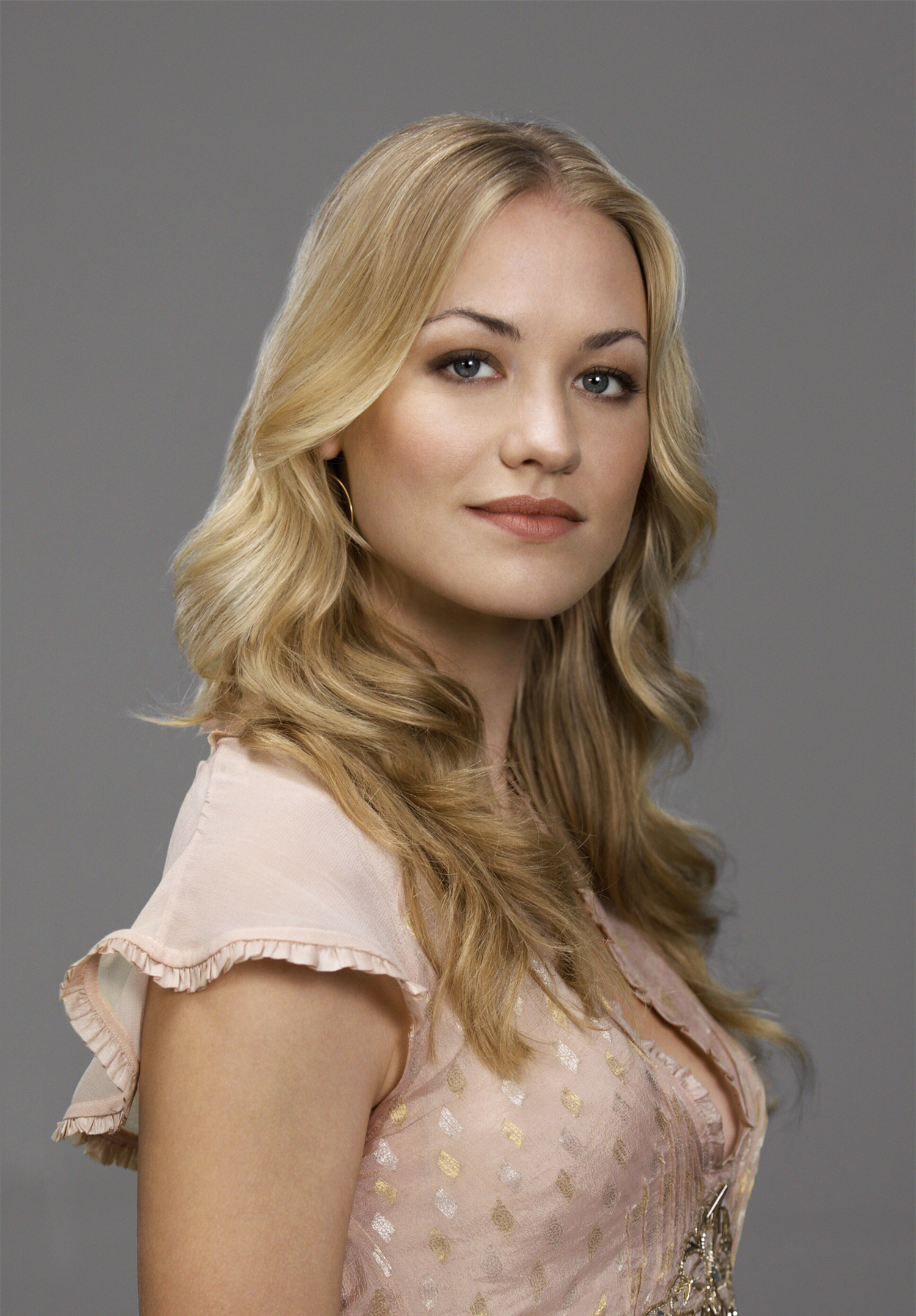 Yvonne Strahovski | The Handmaid's Tale Wiki | Fandom