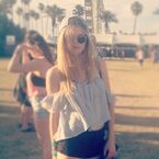 Tweeted by Ana: "Wearing @thestonecoldfox #coachella".