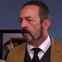 Victor Rodenmaar Jr Gallery House Of Anubis Wiki Fandom Nina and the other students embark on a quest to find out exactly what happened to joy, while uncovering a world of mystery in the process. victor rodenmaar jr gallery house