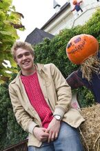 Tweeted by "@gullymouse" on October 27th: "Wolfblood star Bobby Lockwood enjoying Gulliver's Land - Milton Keynes Trick or Treat week on Saturday @bllockwood".