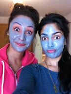 Tweeted by Tasie: "I'm room mates with a smurf! @klarizaclayton #SmurfRoomates".