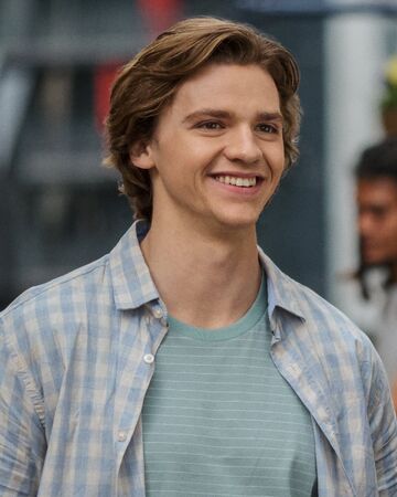 Lee Flynn The Kissing Booth Wiki Fandom