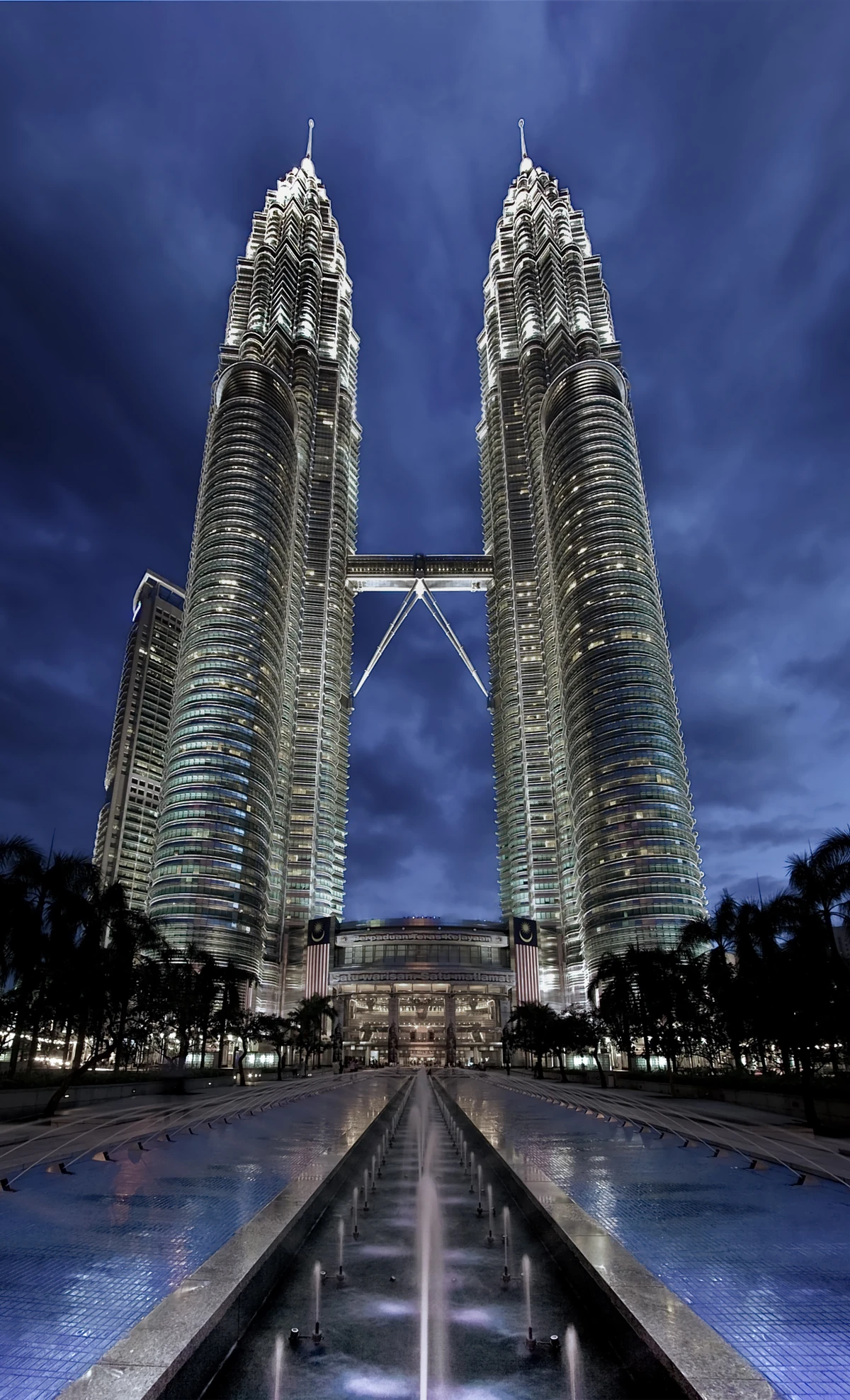 Petronas Towers | The Landmark Wiki | Fandom, image size:1200x1975