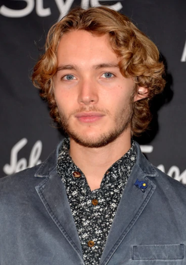 Toby Regbo, Features