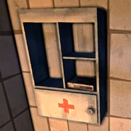 MedKit3.jpg (80 КБ) Аптечная полка с набором для шитья