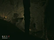 Огромный пещерный зал с каменными колоннами