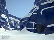 Вход в пещеру, если идти со стороны двигателя