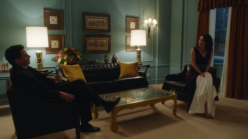 Midge and Lenny inside Lenny's hotel room in New York.