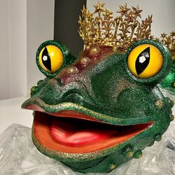 Frog coin purse with crown discount