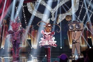 Coral at the ceremony of voting on Rat Pack Night, alongside Ant and Paparazzo