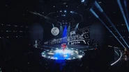 Queen of Hearts performing "La Vie en rose"