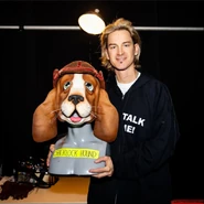Sherlock.jpg (386 KB) Bronson Arroyo backstage with his mask