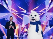 Seal With Host.jpeg (148 KB)