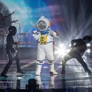 Astronauta during his first performance