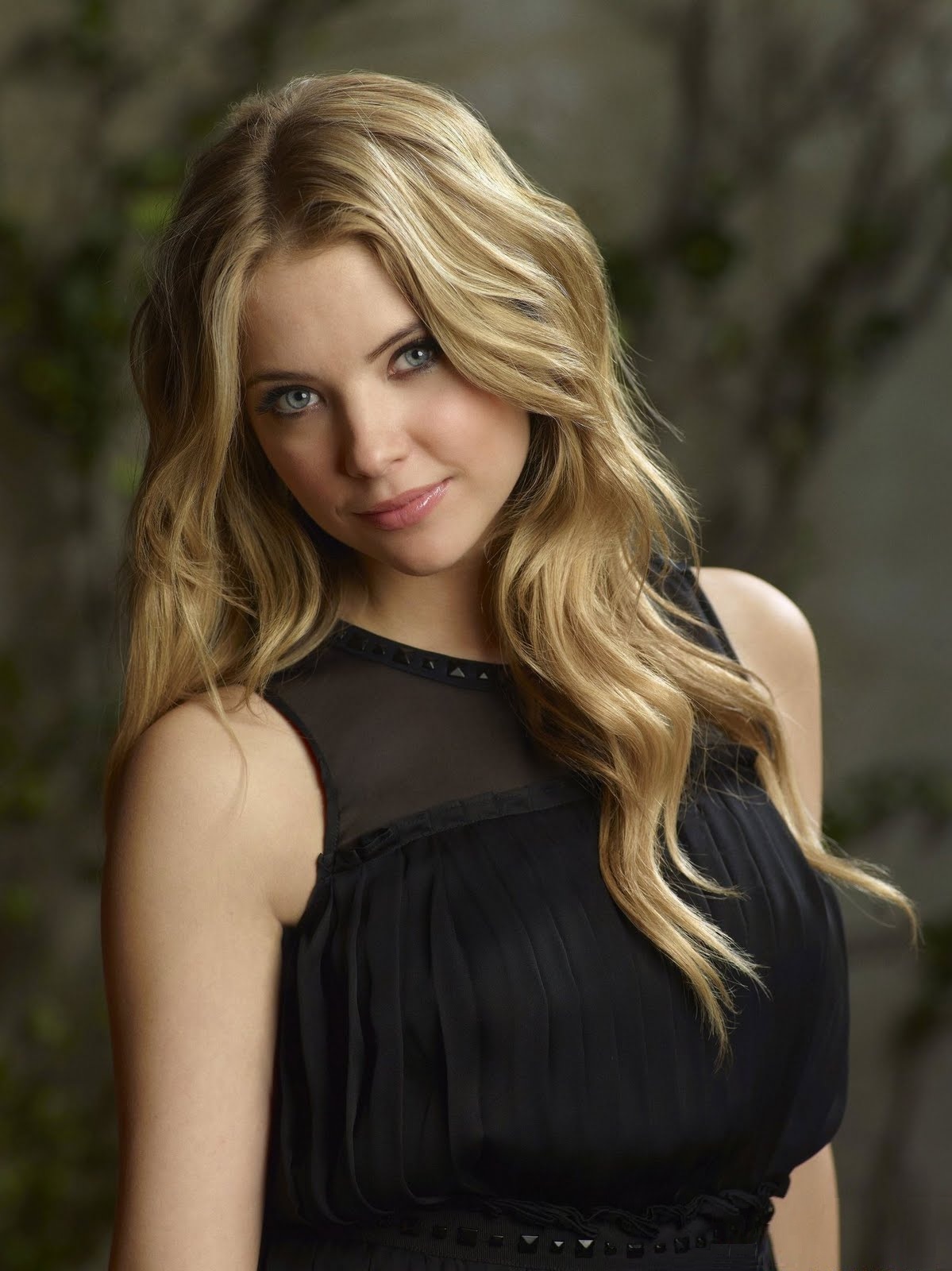 Lizzie Saltzman, Wiki