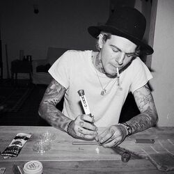 Paradise” by The Neighbourhood #theneighbourhood #jesserutherford