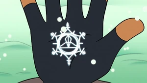 The outline of an ice glyph appears in a snowflake on Luz's hand.