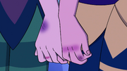 Willow and Hunter hold hands Season 3 Episode 2