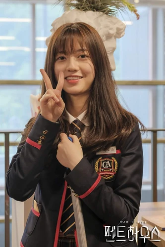 Bae Ro-Na | The Penthouse: War In Life︱Kdrama Wiki | Fandom