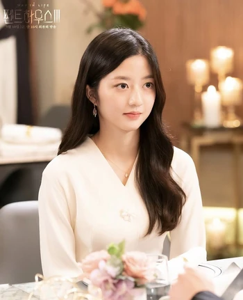 Bae Ro-Na | The Penthouse: War In Life︱Kdrama Wiki | Fandom