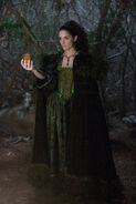 Salem-Promo-Still-S1E13-26-Mary and the Malum Closeup